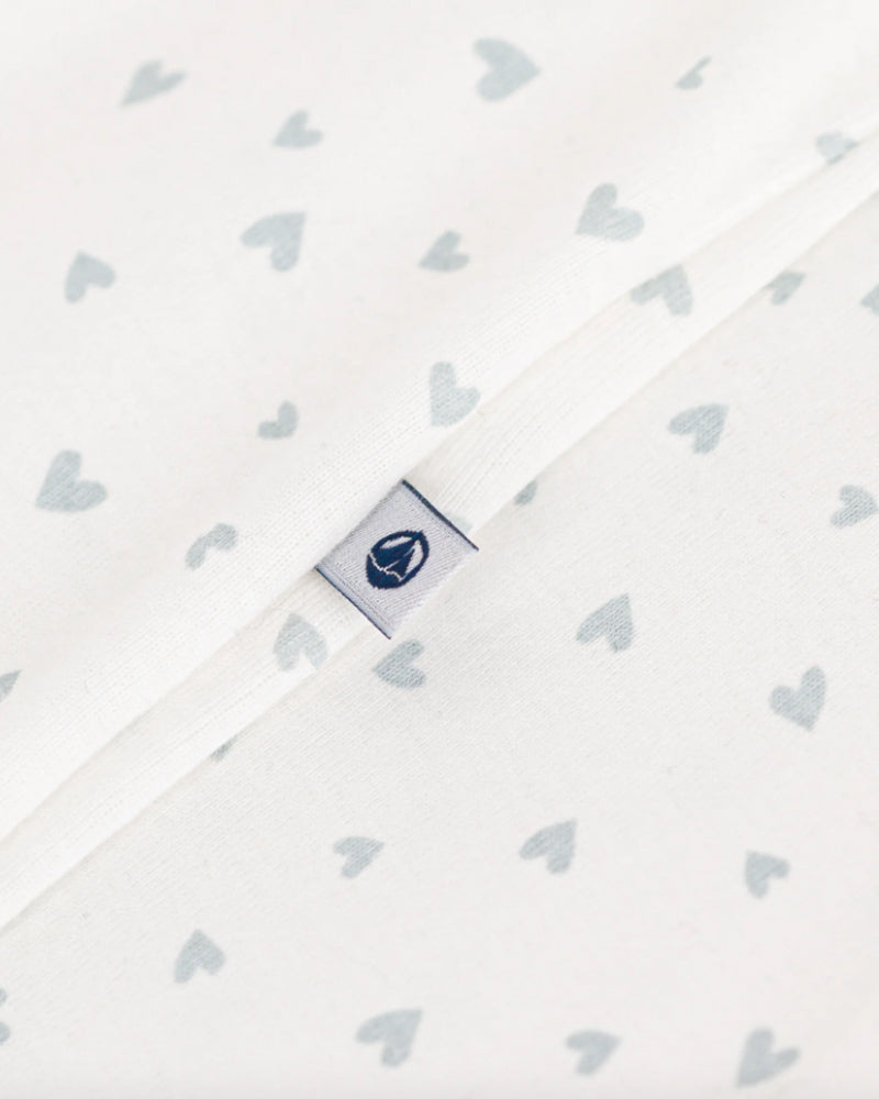 
  
    Petit
  
    Bateau
  
 Baby Ivory Mini Heart Onesie