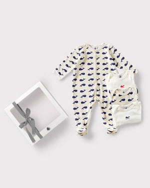 
  
    Petit
  
    Bateau
  
 Baby Boys Blue/Beige Whale Gift Set